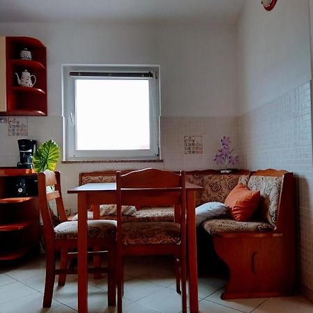 Apartmani Nikolina Ražanac Exterior foto