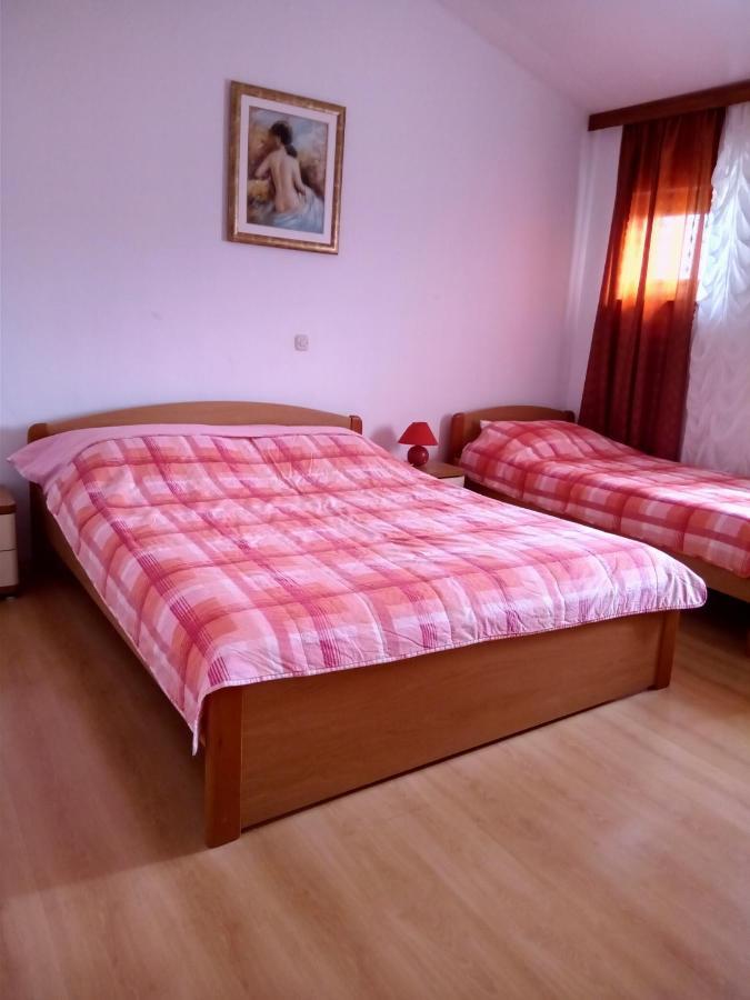 Apartmani Nikolina Ražanac Exterior foto